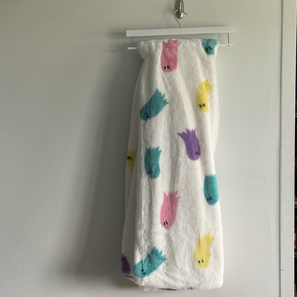 Halloween Storehouse Oversized Faux Fur Throw - Picture 4 of 8